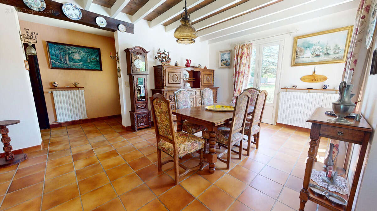 Maison à SAINTE-COLOMBE-DE-VILLENEUVE