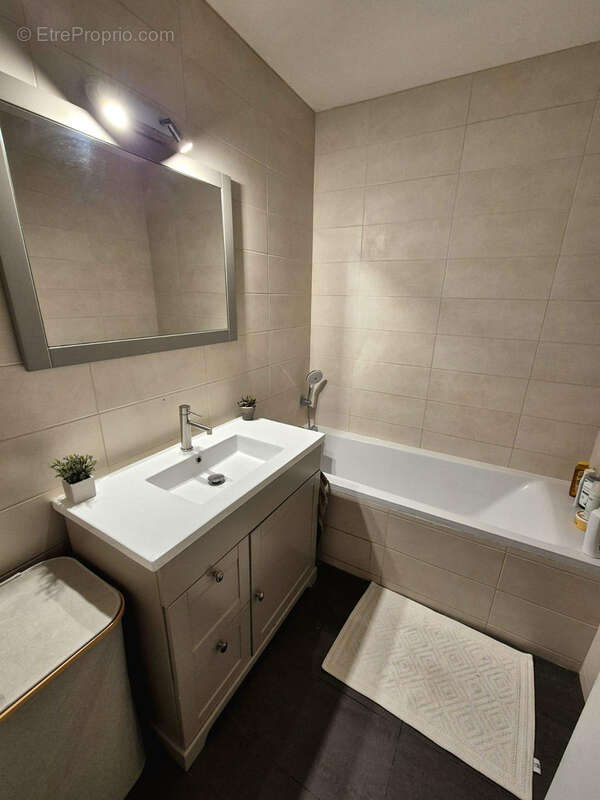 Appartement à VAUX-LE-PENIL