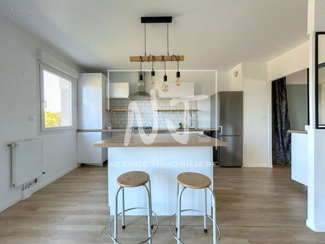 Appartement à LES PONTS-DE-CE