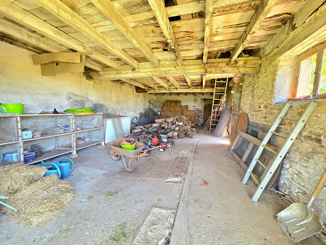 Havre de paix composé par un corps de ferme en pierres sur près de 1ha - photo 17