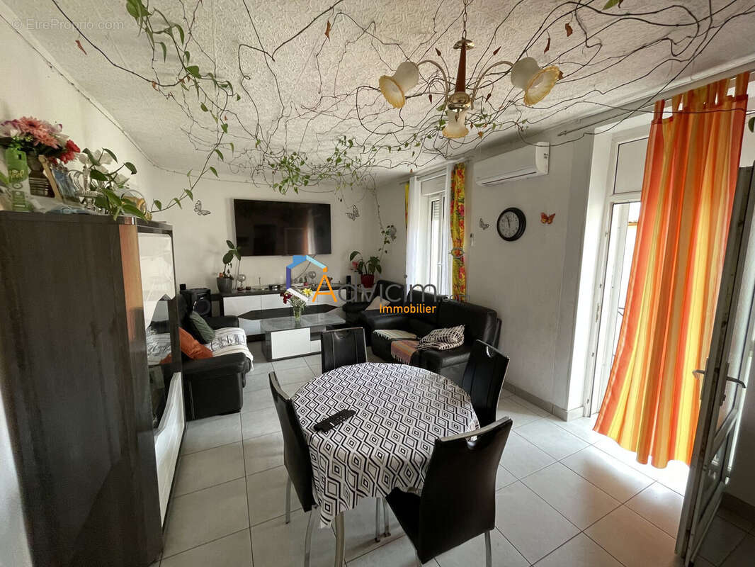 Salon - R+1 - Appartement à SAINT-CHAMOND