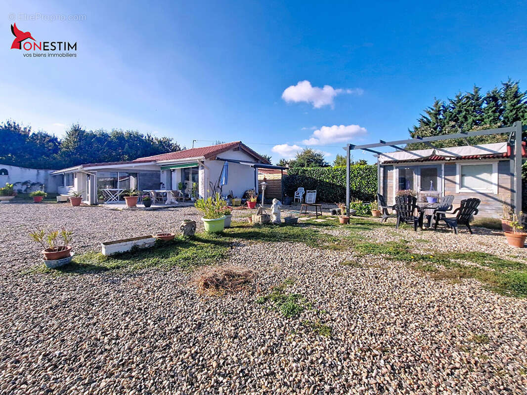 Maison à SURY-LE-COMTAL