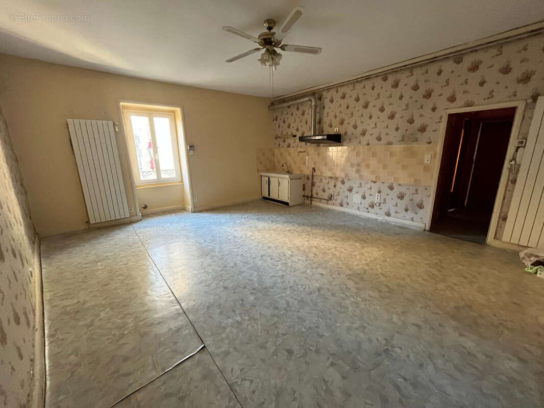 Appartement à VIC-LE-COMTE