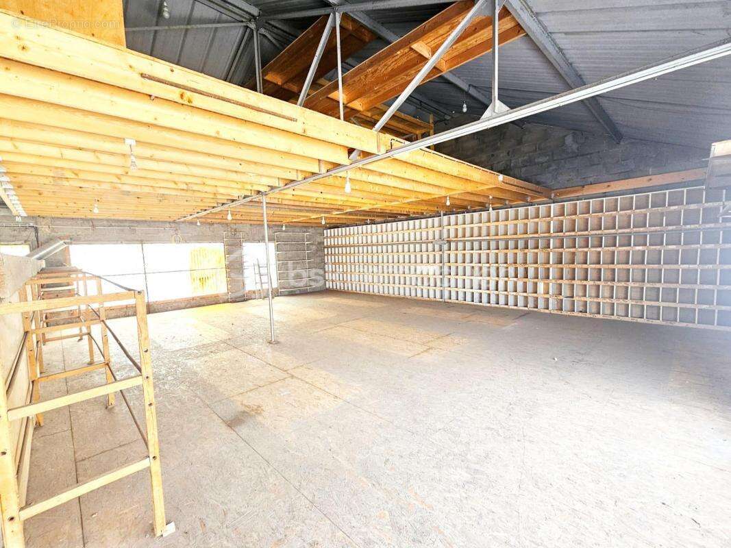 EXCEPTIONNELLE : Charme, espace et fort potentiel - 4 chambres dont une suite parentale - Piscine chauffée - Dépendances aménage - photo 26