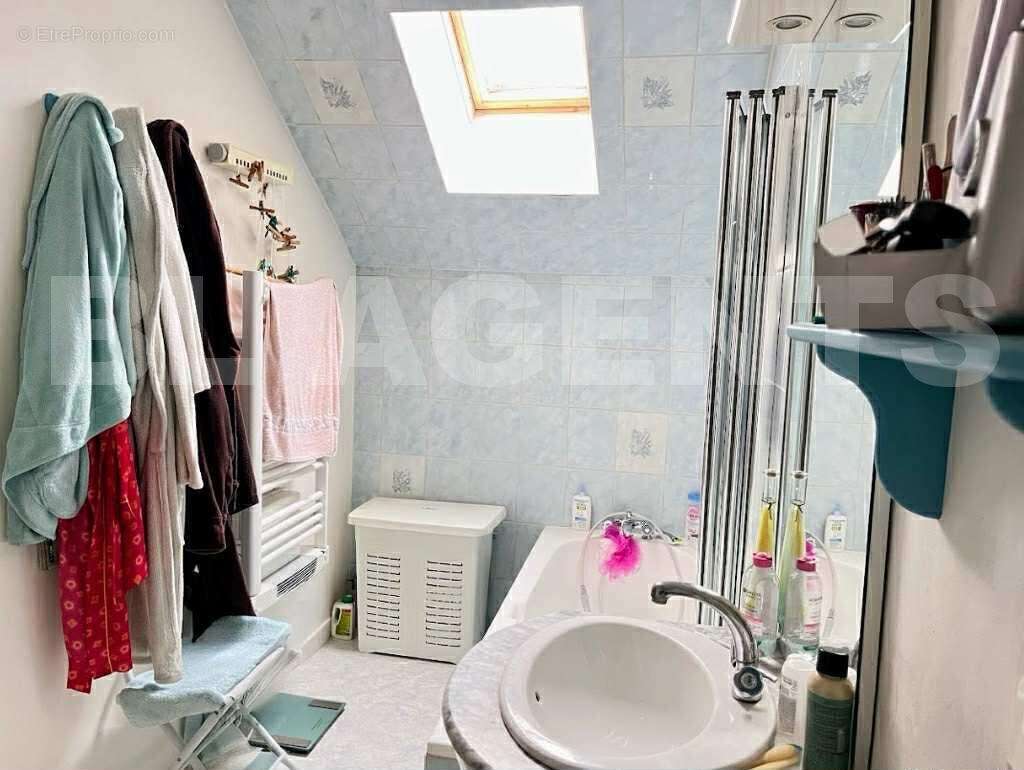 5085fce9-873e-451d-8287-92998577e895 - Commerce à VILLENEUVE-SUR-YONNE