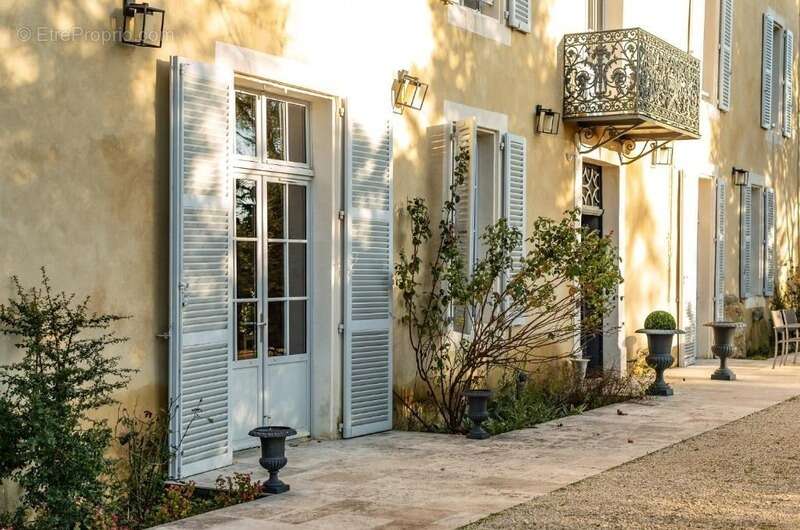 Dpt  (32) : ELEGANT CHATEAU XIX, sans travaux, bases médievales avec douves, piscine, sur 9100m2 jardin clos - photo 4
