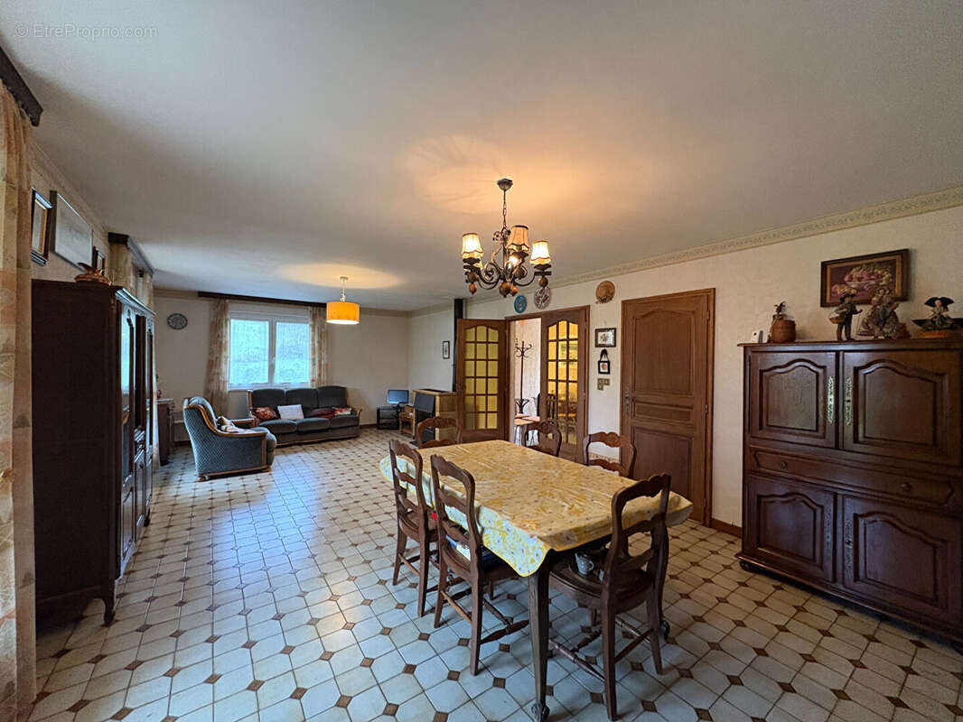 Maison à VILLARS-SOUS-DAMPJOUX