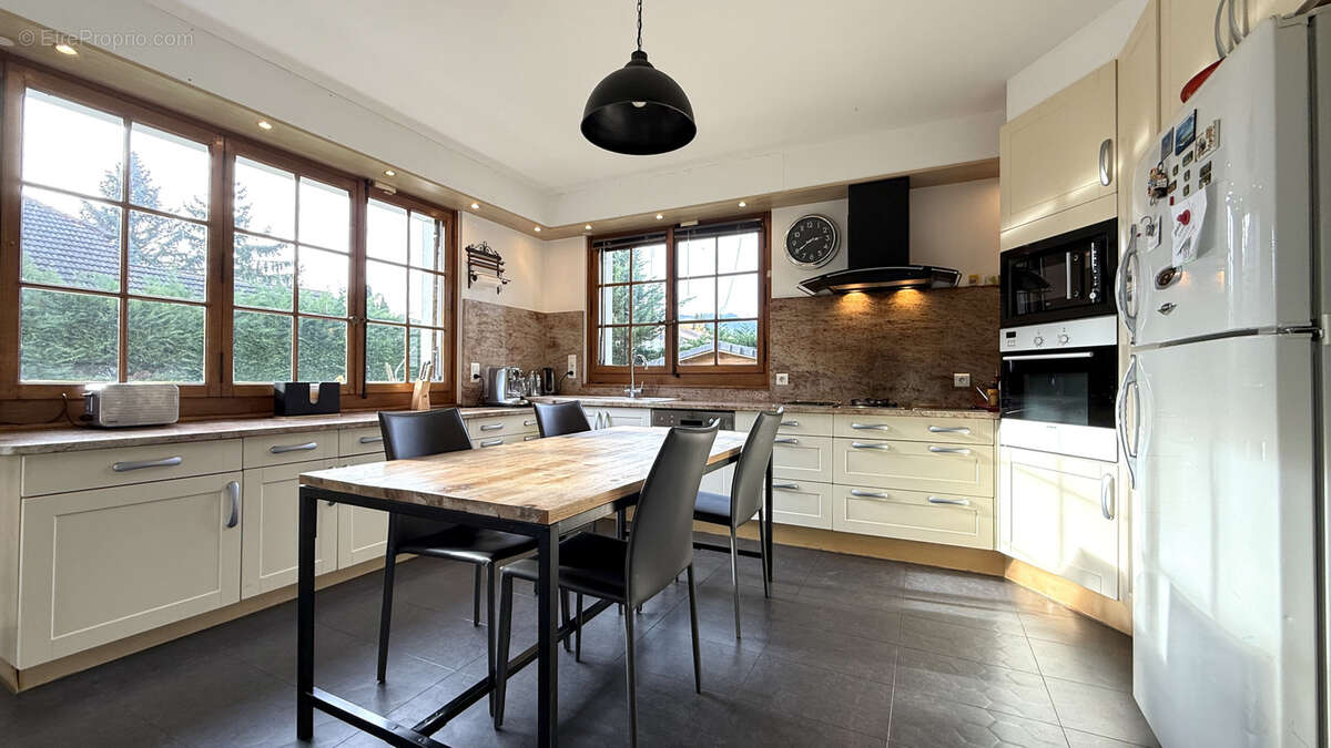 Maison à PREVESSIN-MOENS