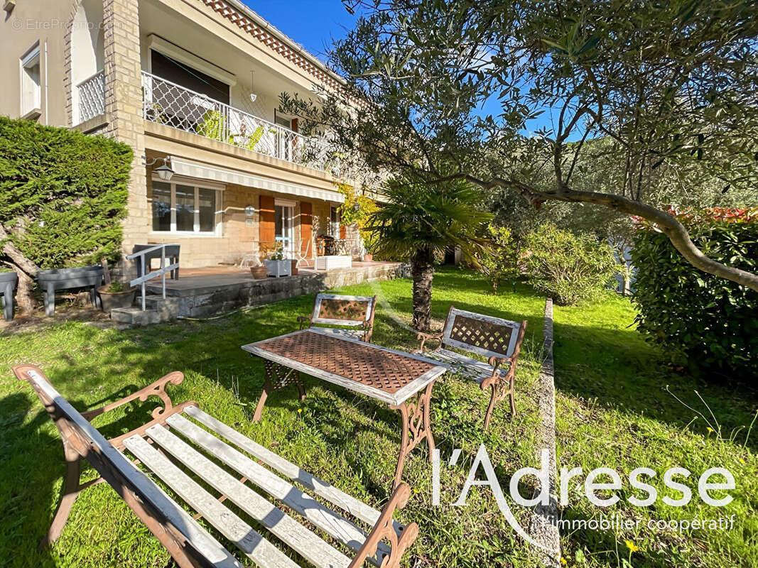 Appartement à CEYRESTE