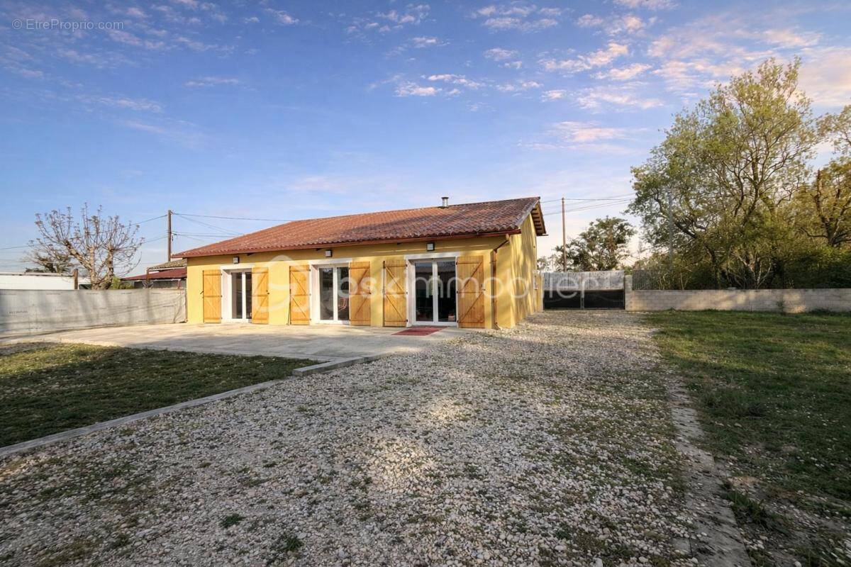 Maison à LA ROCHE-CHALAIS