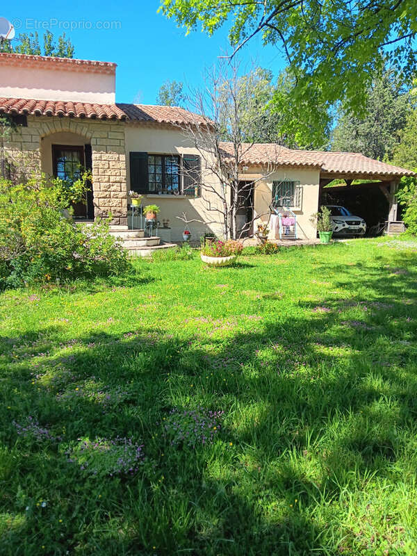 Maison à SAINT-QUENTIN-LA-POTERIE