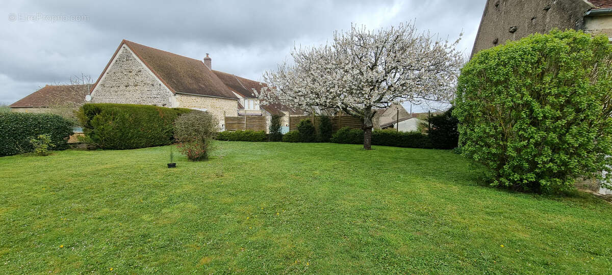 Maison à CHAMPLEMY