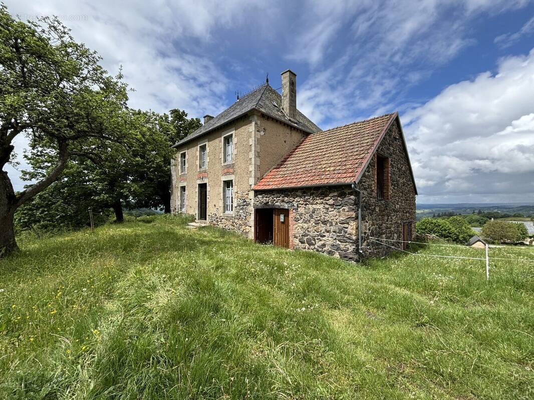 Façade avant - Maison à LA MONSELIE