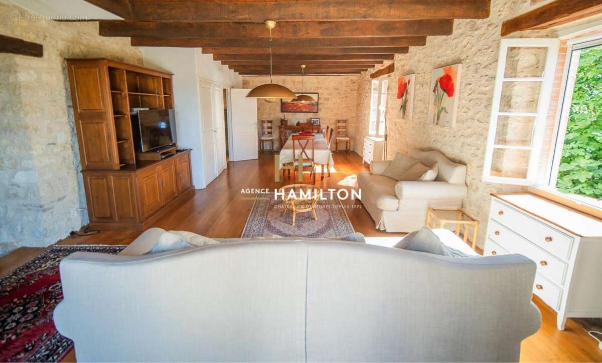 Maison à LIVERS-CAZELLES