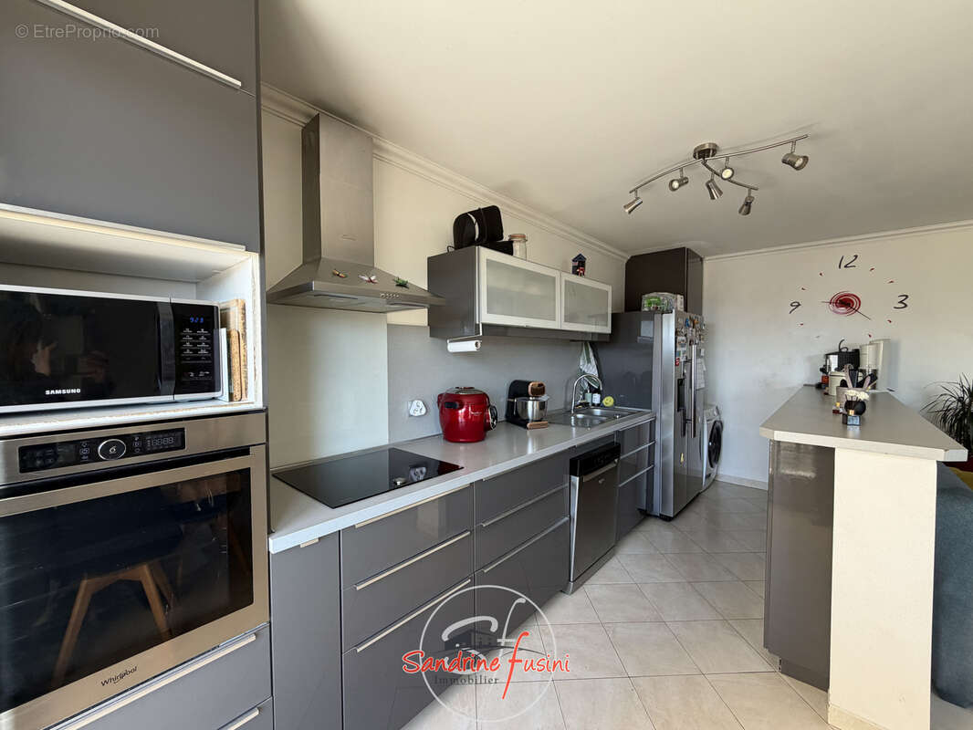 Appartement à CARROS