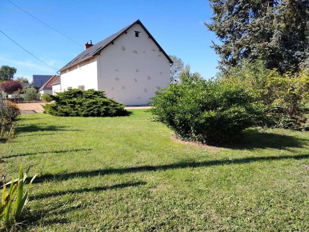 Maison 272 m² à Hommes  - photo 4