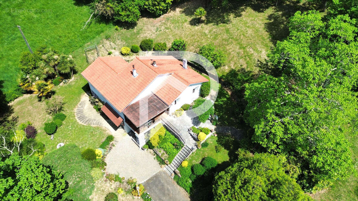 Maison à LAHOURCADE