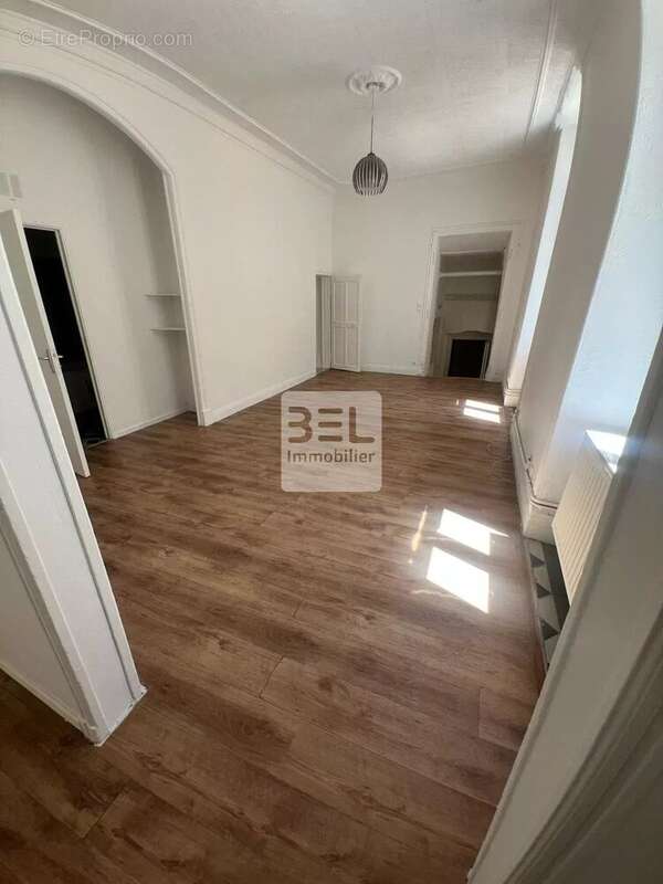 Appartement à BAGNOLS-SUR-CEZE