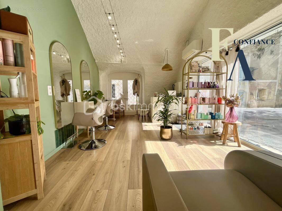 Commerce à COURNONTERRAL