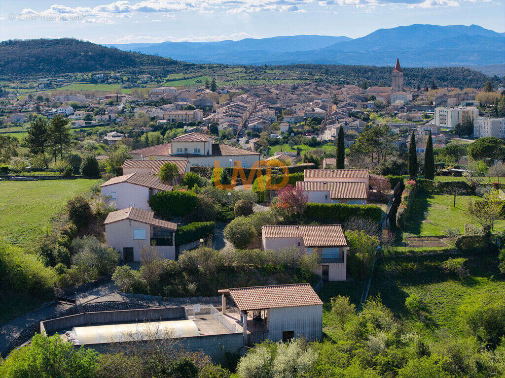 Domaine avec gîtes + villa de standing + 7 000 m² constructibles - photo 5