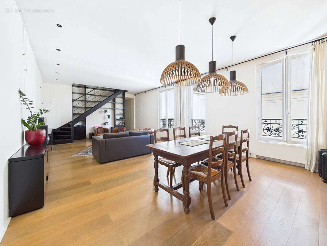 Appartement à PARIS-17E