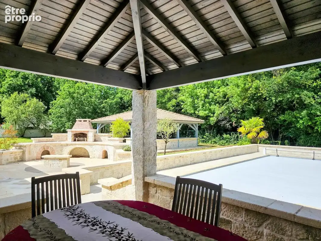 Maison de charme avec dépendance et piscine à Breuillet - photo 11