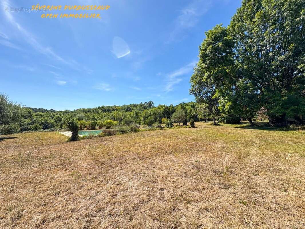 Appartement à MAUZENS-ET-MIREMONT