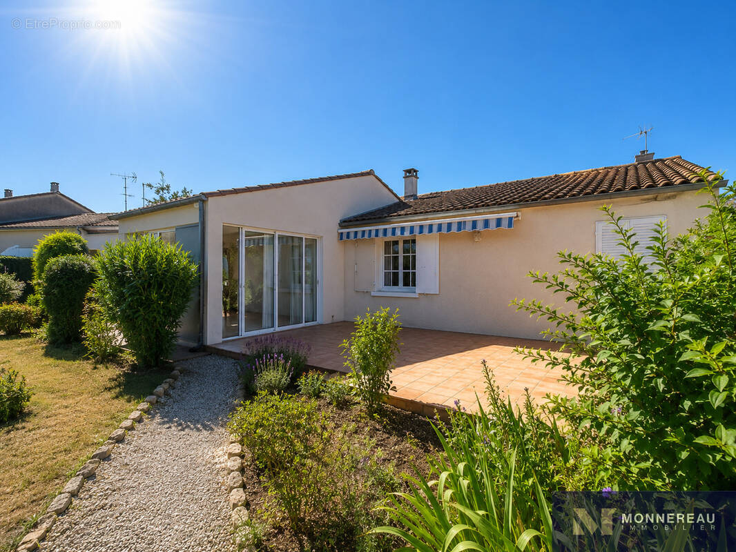 Maison à BAIGNES-SAINTE-RADEGONDE