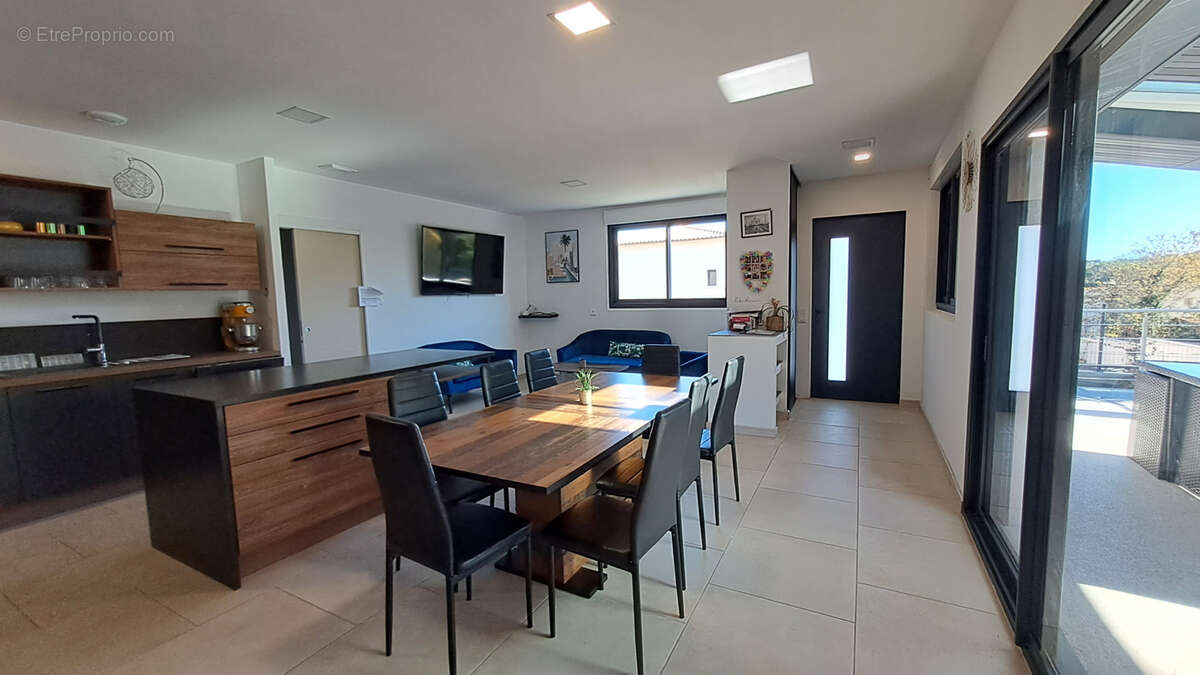 Maison à SAINTE-CECILE-LES-VIGNES