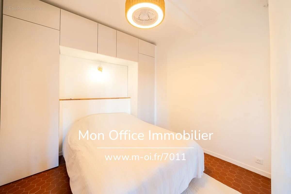Référence : 7011-NFI - T3 rénové, bel immeuble, vue dégagée - photo 7