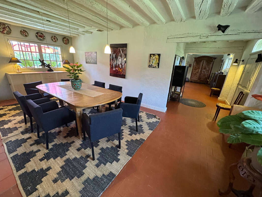 Belle propriété ancienne avec 3 corps de bâtiments  MONTFORT L 'AMAURY  12 pièces 340 m2 - photo 6