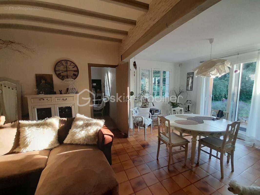 Maison à BEAURAINVILLE