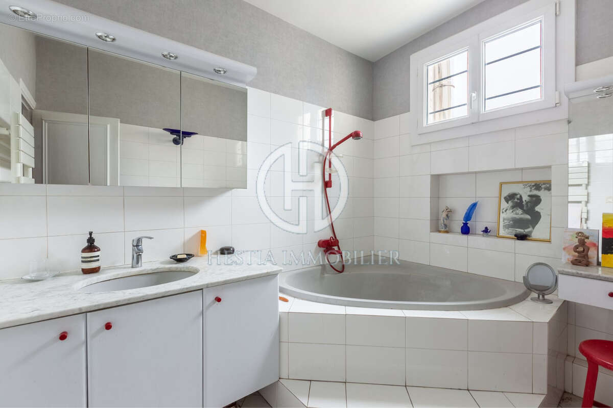 Appartement à PARIS-10E