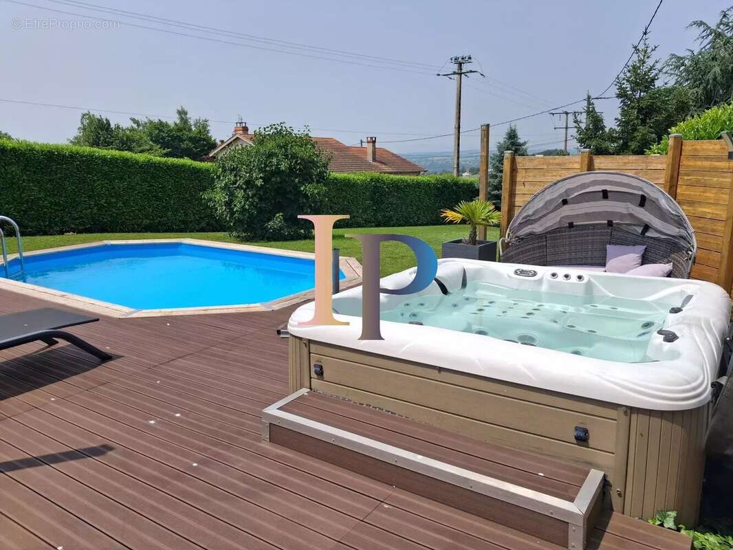 Maison à SAINT-NIZIER-SOUS-CHARLIEU