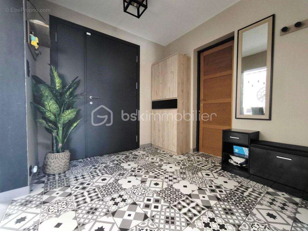 Maison R+1 de 135 M2 sur une parcelle de 413M3 ET Piscine semi enterrée - photo 2