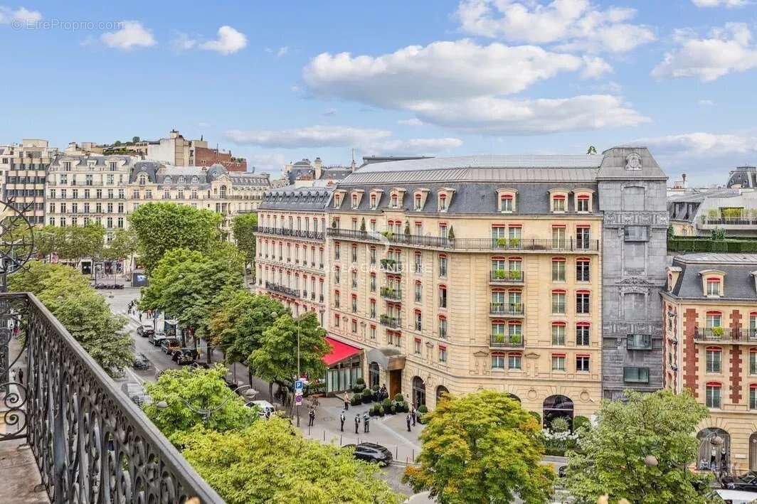 Appartement à PARIS-8E