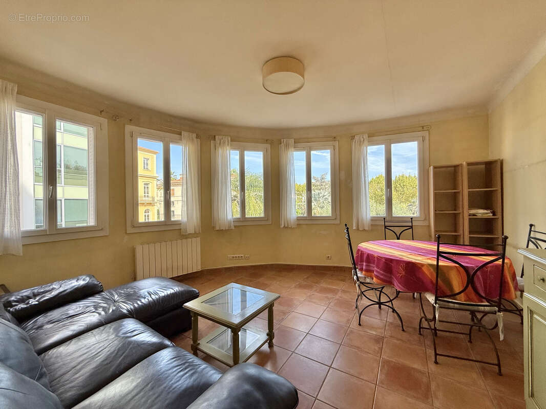 Appartement à HYERES