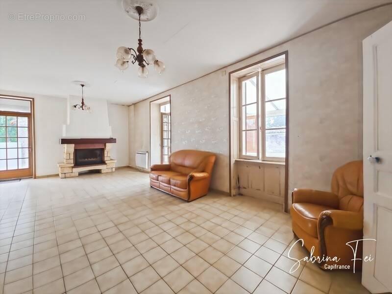 Maison à CHARRON
