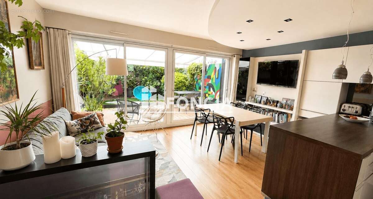 Bourg Leveque - Mail Mitterrand - T4 d'environ 70 m2 avec terrasse et jardin privatif - photo 3