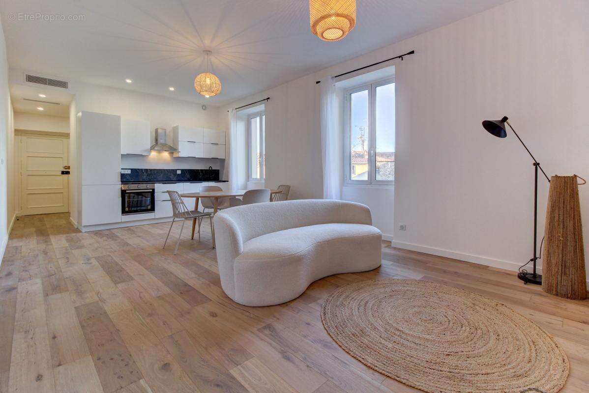 Appartement à SAINT-LAURENT-DU-VAR