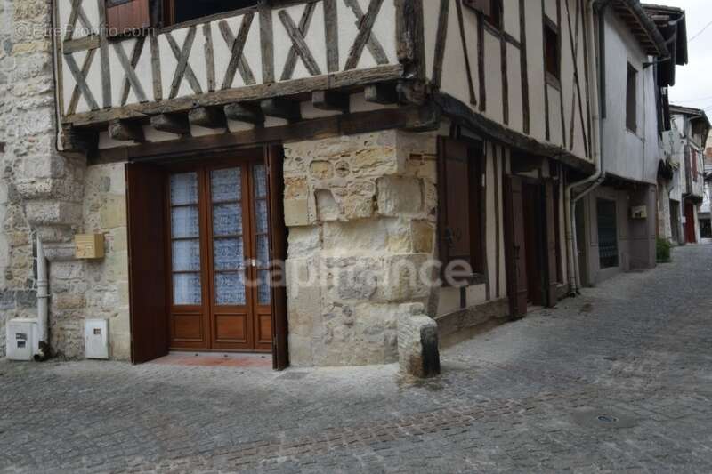 Maison de ville - colombages - pierres apparentes - 1 chambre à CASTELJALOUX (47) - photo 5