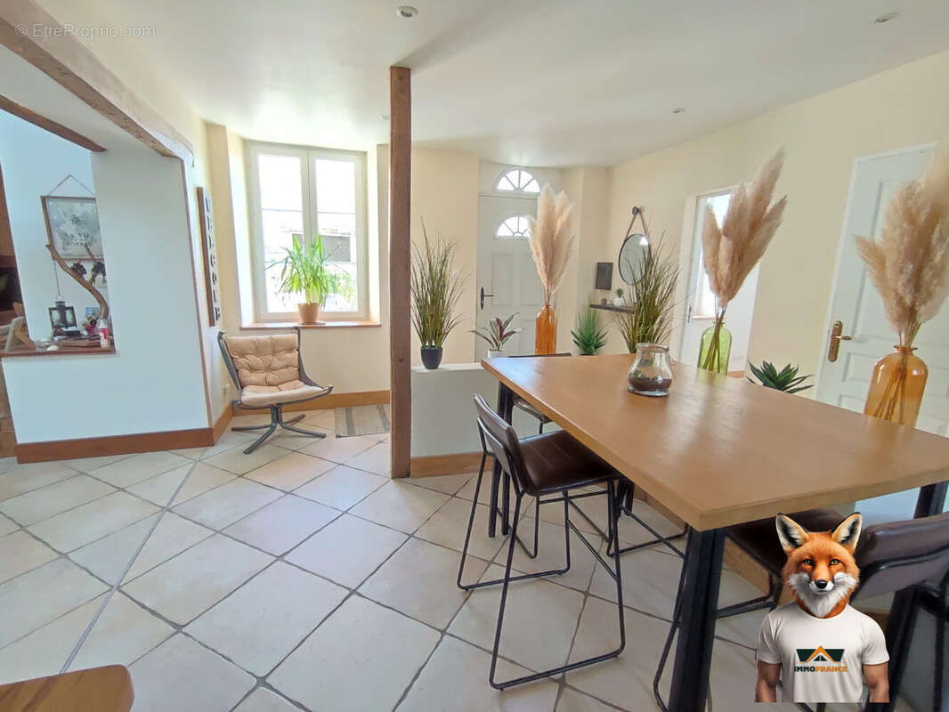 Maison à FONTAINE-MACON