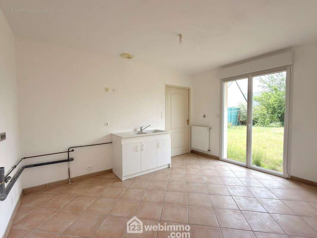 Maison 99 m² à Beaufort-En-Vallee  - photo 4