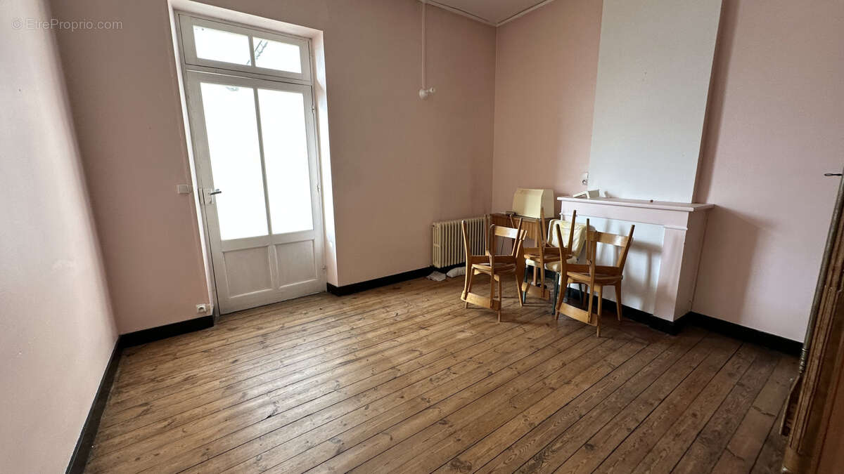 Maison à SAINT-JEAN-D'ANGELY