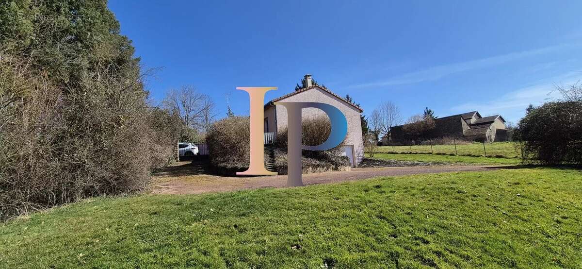 Maison à LA CLAYETTE
