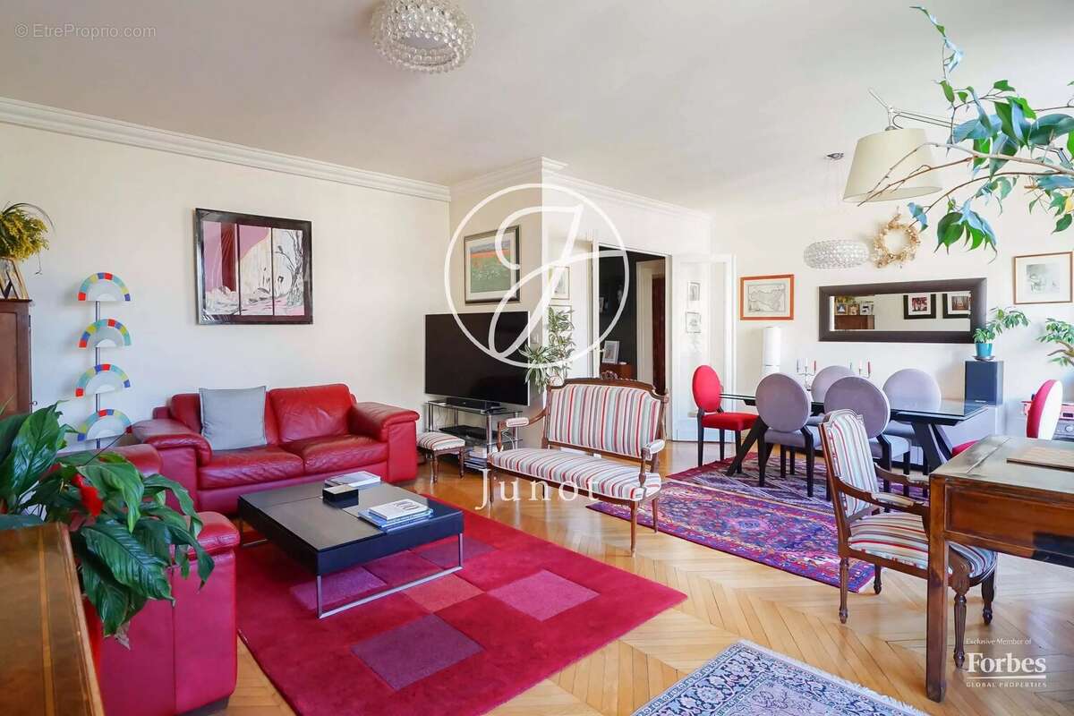 Paris 16e - AUTEUIL / VERSAILLES - Appartement à vendre - 6 pièces - 169,59m² Carrez - 4 chambres - Vues dégagées. - photo 4