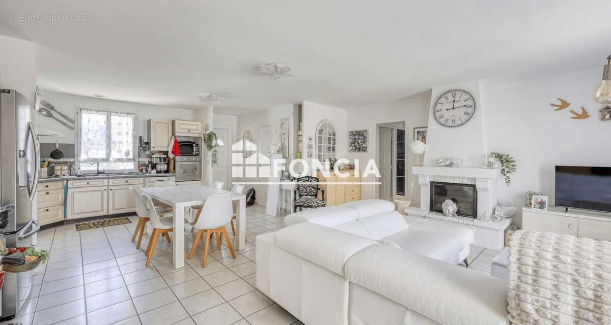 Maison à LE CASTELLET