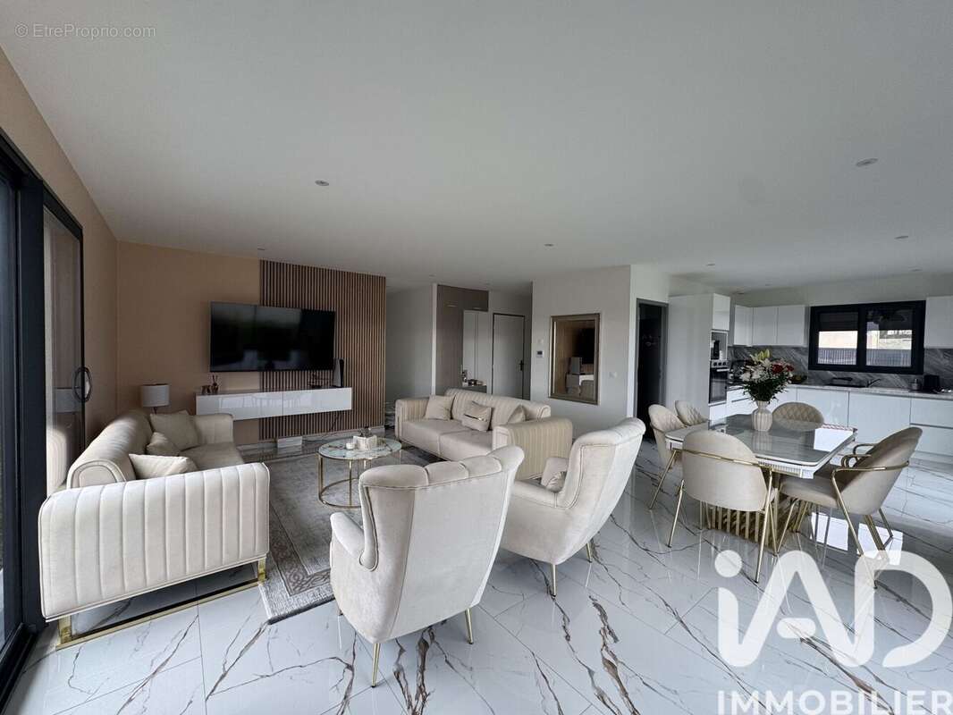 Maison 101 m² à Pouilly-Les-Feurs  - photo 8