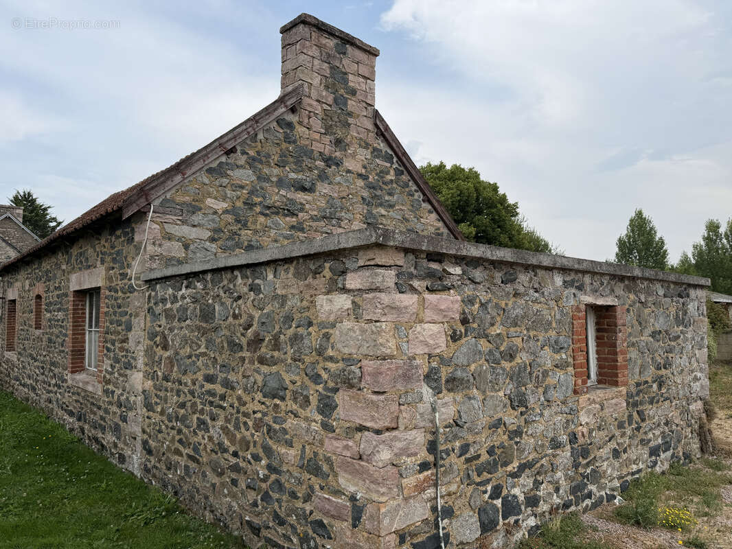 Erquy 22430, fort potentiel pour cet ensemble immobilier avec maison, ancienne forge et hangar. - photo 10