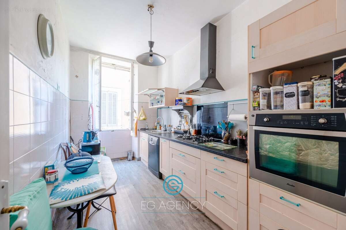 Appartement à MARSEILLE-1E